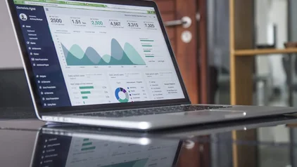 Live Commerce vs Traditional E-commerce: A Data Deep Dive