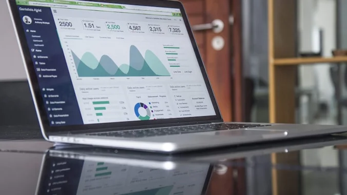 Live Commerce vs Traditional E-commerce: A Data Deep Dive